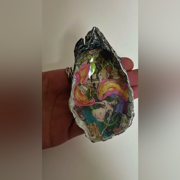 HANDMADE Resin Oyster 🦪 Mermaid Themed - Picture 4 of 6